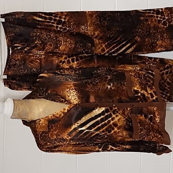 Secret Treasures 12/14 Leopard Print Poly Satin Pajamas Button Down - Picture 7 of 7